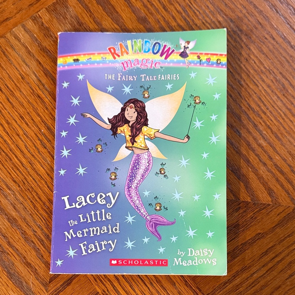 Scholastic Rainbow Magic: Lacey the Little Mermaid Fairy Book - Green and Purple